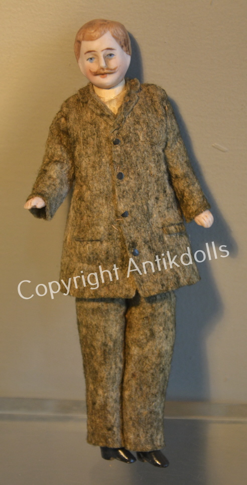 Puppenmann graugrüner Anzug Puppenmann graugrüner Anzug